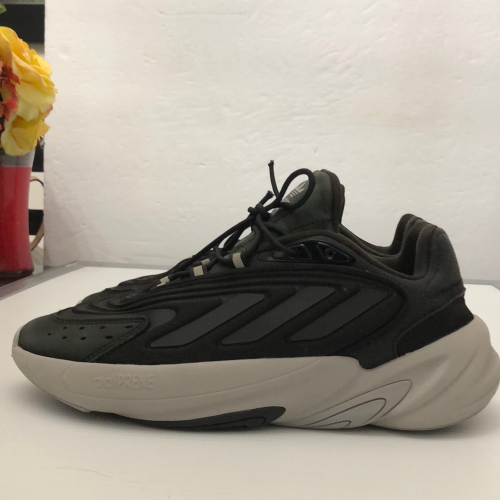 COPY - ADIDAS ORIGINAL OZELIA TRAINERS RUNNING SNEAKERS WOMENS SIZE 8.5